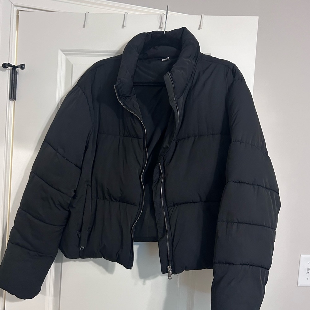 Double Zero Cropped Black Puffer Jacket- Large